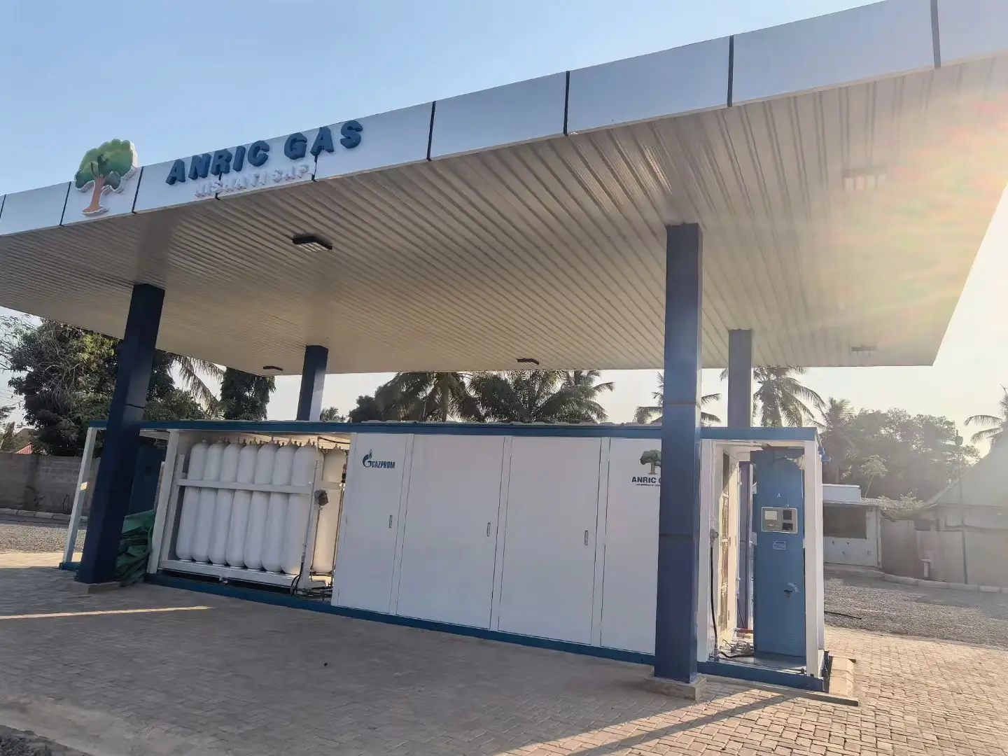 Compressed natural gas refueling station